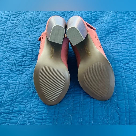 Restricted Heels BNWT - Picture 6 of 6